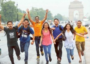 1499167399_2999051f00000578_3122970_youngsters_enjoying_pre_monsoon_showers_at_india_gate_in_new_del_m_103_1434230273549